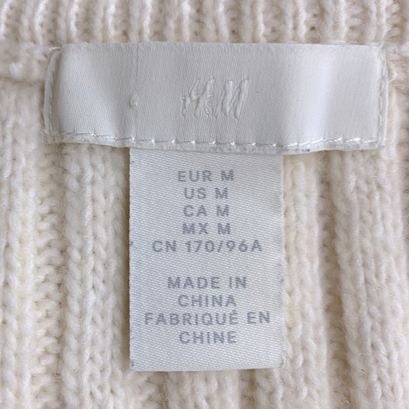 5/$25 Old Navy Oversized Cream Ribbed V Neck Sweater Vest M - Picture 3 of 14